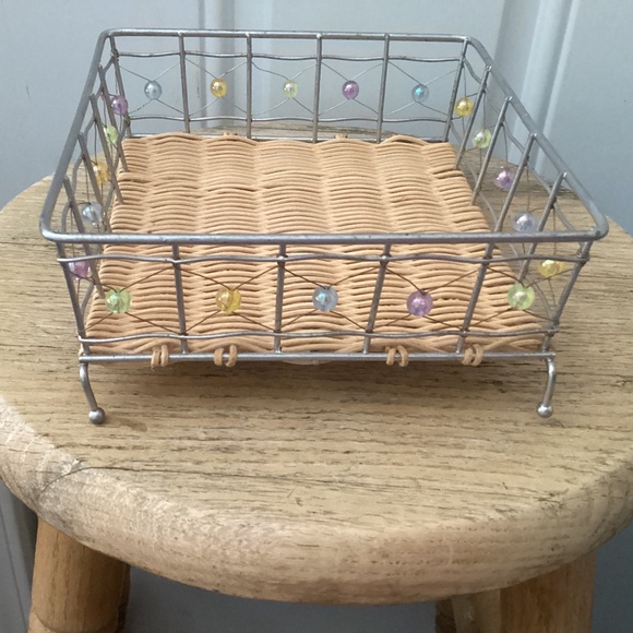 Beautiful Iridescent beaded basket - Picture 4 of 8